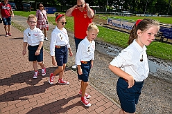 01 Sommerf Baerl 2024-08-31 04  31. August - Sommer, Sonnenschein, Sommerfest - Auf der linken Rheinseite starten wir auf dem Sommerfest der 1.KG Baerl. Zum nächsten Fest gehr zurück über den Rhein in den Süden Duisburgs, zur KG Sonniger Süden. Wir nehmen am Luftballonwettbewerb teil. Die KG Alle Mann an Bord feiert auch, dort lassen wir den Tag gemeinsam mit der „großen“ Crew ausklingen. : DVPJ, Holger II, Kinderprinz Phil II., Prinzessin, Mia I., Prinzessin Mia I., HDK, Duisburg, Karneval, Helau, Tollität, Event, Session 2024, Session 2025, Hauptausschuss, Gemeinschaft, Hauptausschuss Karneval Duisburg, Duisburg ist echt
