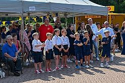 01 Sommerf Baerl 2024-08-31 22  31. August - Sommer, Sonnenschein, Sommerfest - Auf der linken Rheinseite starten wir auf dem Sommerfest der 1.KG Baerl. Zum nächsten Fest gehr zurück über den Rhein in den Süden Duisburgs, zur KG Sonniger Süden. Wir nehmen am Luftballonwettbewerb teil. Die KG Alle Mann an Bord feiert auch, dort lassen wir den Tag gemeinsam mit der „großen“ Crew ausklingen. : DVPJ, Holger II, Kinderprinz Phil II., Prinzessin, Mia I., Prinzessin Mia I., HDK, Duisburg, Karneval, Helau, Tollität, Event, Session 2024, Session 2025, Hauptausschuss, Gemeinschaft, Hauptausschuss Karneval Duisburg, Duisburg ist echt