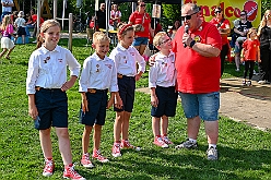 02 SommerfSonnSued 2024-08-31 10  31. August - Sommer, Sonnenschein, Sommerfest - Auf der linken Rheinseite starten wir auf dem Sommerfest der 1.KG Baerl. Zum nächsten Fest gehr zurück über den Rhein in den Süden Duisburgs, zur KG Sonniger Süden. Wir nehmen am Luftballonwettbewerb teil. Die KG Alle Mann an Bord feiert auch, dort lassen wir den Tag gemeinsam mit der „großen“ Crew ausklingen. : DVPJ, Holger II, Kinderprinz Phil II., Prinzessin, Mia I., Prinzessin Mia I., HDK, Duisburg, Karneval, Helau, Tollität, Event, Session 2024, Session 2025, Hauptausschuss, Gemeinschaft, Hauptausschuss Karneval Duisburg, Duisburg ist echt