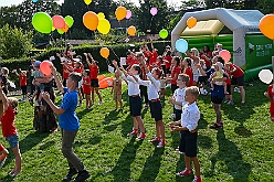 02 SommerfSonnSued 2024-08-31 15  31. August - Sommer, Sonnenschein, Sommerfest - Auf der linken Rheinseite starten wir auf dem Sommerfest der 1.KG Baerl. Zum nächsten Fest gehr zurück über den Rhein in den Süden Duisburgs, zur KG Sonniger Süden. Wir nehmen am Luftballonwettbewerb teil. Die KG Alle Mann an Bord feiert auch, dort lassen wir den Tag gemeinsam mit der „großen“ Crew ausklingen. : DVPJ, Holger II, Kinderprinz Phil II., Prinzessin, Mia I., Prinzessin Mia I., HDK, Duisburg, Karneval, Helau, Tollität, Event, Session 2024, Session 2025, Hauptausschuss, Gemeinschaft, Hauptausschuss Karneval Duisburg, Duisburg ist echt