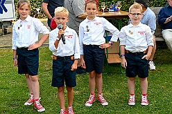 03 SommerfAMaB 2024-08-31 04  31. August - Sommer, Sonnenschein, Sommerfest - Auf der linken Rheinseite starten wir auf dem Sommerfest der 1.KG Baerl. Zum nächsten Fest gehr zurück über den Rhein in den Süden Duisburgs, zur KG Sonniger Süden. Wir nehmen am Luftballonwettbewerb teil. Die KG Alle Mann an Bord feiert auch, dort lassen wir den Tag gemeinsam mit der „großen“ Crew ausklingen. : DVPJ, Holger II, Kinderprinz Phil II., Prinzessin, Mia I., Prinzessin Mia I., HDK, Duisburg, Karneval, Helau, Tollität, Event, Session 2024, Session 2025, Hauptausschuss, Gemeinschaft, Hauptausschuss Karneval Duisburg, Duisburg ist echt
