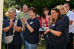 03 SommerfAMaB 2024-08-31 07  31. August - Sommer, Sonnenschein, Sommerfest - Auf der linken Rheinseite starten wir auf dem Sommerfest der 1.KG Baerl. Zum nächsten Fest gehr zurück über den Rhein in den Süden Duisburgs, zur KG Sonniger Süden. Wir nehmen am Luftballonwettbewerb teil. Die KG Alle Mann an Bord feiert auch, dort lassen wir den Tag gemeinsam mit der „großen“ Crew ausklingen. : DVPJ, Holger II, Kinderprinz Phil II., Prinzessin, Mia I., Prinzessin Mia I., HDK, Duisburg, Karneval, Helau, Tollität, Event, Session 2024, Session 2025, Hauptausschuss, Gemeinschaft, Hauptausschuss Karneval Duisburg, Duisburg ist echt