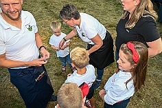 Herbstf MJ 2024-09-21  18  Bei den „Jecken“ im Norden - Unter dem Motto „Feiern mit Freunden“  hatten am Samstag dem 21. September die Marxloher-Jecken im Garten des Kirchorts St. Barbara an der Fahrnerstraße zum Herbstfest eingeladen. : DVPJ, Holger II, Kinderprinz Phil II., Prinzessin, Mia I., Prinzessin Mia I., HDK, Duisburg, Karneval, Helau, Tollität, Event, Session 2024, Session 2025, Hauptausschuss, Gemeinschaft, Hauptausschuss Karneval Duisburg, Duisburg ist echt