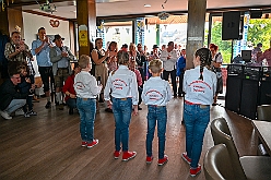 Koenigreich Duissern 2024-10-06 17  Mal Bayrisch - Auf geht´s morgens um 11 Uhr in die Tennis Gaststätte des DSC Preussen aus der Futterstraße. Der hat die KG Königreich Duissern zum Wies`n Frühschoppen geladen. Ein Heimspiel für Phil und Yanick. : DVPJ, Holger II, Kinderprinz Phil II., Prinzessin, Mia I., Prinzessin Mia I., HDK, Duisburg, Karneval, Helau, Tollität, Event, Session 2024, Session 2025, Hauptausschuss, Gemeinschaft, Hauptausschuss Karneval Duisburg, Duisburg ist echt