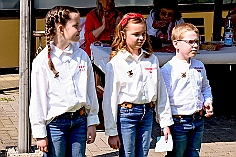 Fruehlf RW Rheinh 2024-05-09-06  Sonnenschein über Rheinhausen - Eine Tradition am Vatertag der KG Rot-Weiß Rheinhausen ist das Frühlingsfest auf der Festwiese an der Erlöserkirche in Rheinhausen. Dort hatten wir auch viel Spaß neben unserem offiziellen Besuch. : DVPJ, Holger II, Kinderprinz Phil II., Prinzessin, Mia I., Prinzessin Mia I., HDK, Duisburg, Karneval, Helau, Tollität, Event, Session 2024, Session 2025, Hauptausschuss, Gemeinschaft, Hauptausschuss Karneval Duisburg, Duisburg ist echt