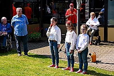 Fruehlf RW Rheinh 2024-05-09-08  Sonnenschein über Rheinhausen - Eine Tradition am Vatertag der KG Rot-Weiß Rheinhausen ist das Frühlingsfest auf der Festwiese an der Erlöserkirche in Rheinhausen. Dort hatten wir auch viel Spaß neben unserem offiziellen Besuch. : DVPJ, Holger II, Kinderprinz Phil II., Prinzessin, Mia I., Prinzessin Mia I., HDK, Duisburg, Karneval, Helau, Tollität, Event, Session 2024, Session 2025, Hauptausschuss, Gemeinschaft, Hauptausschuss Karneval Duisburg, Duisburg ist echt