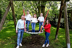 Fruehlf RW Rheinh 2024-05-09-13  Sonnenschein über Rheinhausen - Eine Tradition am Vatertag der KG Rot-Weiß Rheinhausen ist das Frühlingsfest auf der Festwiese an der Erlöserkirche in Rheinhausen. Dort hatten wir auch viel Spaß neben unserem offiziellen Besuch. : DVPJ, Holger II, Kinderprinz Phil II., Prinzessin, Mia I., Prinzessin Mia I., HDK, Duisburg, Karneval, Helau, Tollität, Event, Session 2024, Session 2025, Hauptausschuss, Gemeinschaft, Hauptausschuss Karneval Duisburg, Duisburg ist echt