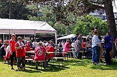Fruehlf RW Rheinh 2024-05-09-20  Sonnenschein über Rheinhausen - Eine Tradition am Vatertag der KG Rot-Weiß Rheinhausen ist das Frühlingsfest auf der Festwiese an der Erlöserkirche in Rheinhausen. Dort hatten wir auch viel Spaß neben unserem offiziellen Besuch. : DVPJ, Holger II, Kinderprinz Phil II., Prinzessin, Mia I., Prinzessin Mia I., HDK, Duisburg, Karneval, Helau, Tollität, Event, Session 2024, Session 2025, Hauptausschuss, Gemeinschaft, Hauptausschuss Karneval Duisburg, Duisburg ist echt