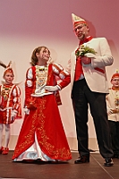 Kuerung 2025- 01-11 025  Jetzt gehts los - Die Kürung der Kinderprinzencrew 2025. Im ausverkauftem Saal des WYNDHAM Hotel Duisburger Hof wurden Prinz Phil II. , Prinzessin Mia I., Hofmarschall Yanick und Pagin Lea gekürt. : DVPJ, Holger II, Kinderprinz Phil II., Prinzessin, Mia I., Prinzessin Mia I., HDK, Duisburg, Karneval, Helau, Tollität, Event, Session 2024, Session 2025, Hauptausschuss, Gemeinschaft, Hauptausschuss Karneval Duisburg, Duisburg ist echt