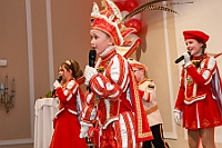 Kuerung 2025- 01-11 036  Jetzt gehts los - Die Kürung der Kinderprinzencrew 2025. Im ausverkauftem Saal des WYNDHAM Hotel Duisburger Hof wurden Prinz Phil II. , Prinzessin Mia I., Hofmarschall Yanick und Pagin Lea gekürt. : DVPJ, Holger II, Kinderprinz Phil II., Prinzessin, Mia I., Prinzessin Mia I., HDK, Duisburg, Karneval, Helau, Tollität, Event, Session 2024, Session 2025, Hauptausschuss, Gemeinschaft, Hauptausschuss Karneval Duisburg, Duisburg ist echt