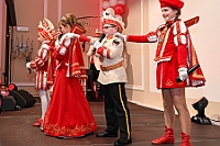 Kuerung 2025- 01-11 039  Jetzt gehts los - Die Kürung der Kinderprinzencrew 2025. Im ausverkauftem Saal des WYNDHAM Hotel Duisburger Hof wurden Prinz Phil II. , Prinzessin Mia I., Hofmarschall Yanick und Pagin Lea gekürt. : DVPJ, Holger II, Kinderprinz Phil II., Prinzessin, Mia I., Prinzessin Mia I., HDK, Duisburg, Karneval, Helau, Tollität, Event, Session 2024, Session 2025, Hauptausschuss, Gemeinschaft, Hauptausschuss Karneval Duisburg, Duisburg ist echt