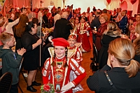 Kuerung 2025- 01-11 078  Jetzt gehts los - Die Kürung der Kinderprinzencrew 2025. Im ausverkauftem Saal des WYNDHAM Hotel Duisburger Hof wurden Prinz Phil II. , Prinzessin Mia I., Hofmarschall Yanick und Pagin Lea gekürt. : DVPJ, Holger II, Kinderprinz Phil II., Prinzessin, Mia I., Prinzessin Mia I., HDK, Duisburg, Karneval, Helau, Tollität, Event, Session 2024, Session 2025, Hauptausschuss, Gemeinschaft, Hauptausschuss Karneval Duisburg, Duisburg ist echt