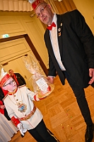 Kuerung 2025- 01-11 083  Jetzt gehts los - Die Kürung der Kinderprinzencrew 2025. Im ausverkauftem Saal des WYNDHAM Hotel Duisburger Hof wurden Prinz Phil II. , Prinzessin Mia I., Hofmarschall Yanick und Pagin Lea gekürt. : DVPJ, Holger II, Kinderprinz Phil II., Prinzessin, Mia I., Prinzessin Mia I., HDK, Duisburg, Karneval, Helau, Tollität, Event, Session 2024, Session 2025, Hauptausschuss, Gemeinschaft, Hauptausschuss Karneval Duisburg, Duisburg ist echt