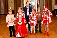 Kuerung 2025- 01-11 089  Jetzt gehts los - Die Kürung der Kinderprinzencrew 2025. Im ausverkauftem Saal des WYNDHAM Hotel Duisburger Hof wurden Prinz Phil II. , Prinzessin Mia I., Hofmarschall Yanick und Pagin Lea gekürt. : DVPJ, Holger II, Kinderprinz Phil II., Prinzessin, Mia I., Prinzessin Mia I., HDK, Duisburg, Karneval, Helau, Tollität, Event, Session 2024, Session 2025, Hauptausschuss, Gemeinschaft, Hauptausschuss Karneval Duisburg, Duisburg ist echt