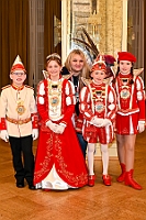 Kuerung 2025- 01-11 098  Jetzt gehts los - Die Kürung der Kinderprinzencrew 2025. Im ausverkauftem Saal des WYNDHAM Hotel Duisburger Hof wurden Prinz Phil II. , Prinzessin Mia I., Hofmarschall Yanick und Pagin Lea gekürt. : DVPJ, Holger II, Kinderprinz Phil II., Prinzessin, Mia I., Prinzessin Mia I., HDK, Duisburg, Karneval, Helau, Tollität, Event, Session 2024, Session 2025, Hauptausschuss, Gemeinschaft, Hauptausschuss Karneval Duisburg, Duisburg ist echt