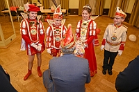 Kuerung 2025- 01-11 103  Jetzt gehts los - Die Kürung der Kinderprinzencrew 2025. Im ausverkauftem Saal des WYNDHAM Hotel Duisburger Hof wurden Prinz Phil II. , Prinzessin Mia I., Hofmarschall Yanick und Pagin Lea gekürt. : DVPJ, Holger II, Kinderprinz Phil II., Prinzessin, Mia I., Prinzessin Mia I., HDK, Duisburg, Karneval, Helau, Tollität, Event, Session 2024, Session 2025, Hauptausschuss, Gemeinschaft, Hauptausschuss Karneval Duisburg, Duisburg ist echt