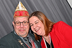 Volksbank 2025--01-23 006  Karnevalssitzung der Volksbank Rhein-Ruhr - Zum 9. Mal stand eine Karnevalssitzung der Volksbank im Terminkalender des Steinhofs in Huckingen. Wir waren dort mit Prinz Holger II. und den großartigen Künstlern des Kölner Karnevals. U.a. waren Martin Schopps, die Räuber, Kasalla,der Sitzungspräsidenten Volker Weininger dabei. : DVPJ, Holger II, Kinderprinz Phil II., Prinzessin, Mia I., Prinzessin Mia I., HDK, Duisburg, Karneval, Helau, Tollität, Event, Session 2024, Session 2025, Hauptausschuss, Gemeinschaft, Hauptausschuss Karneval Duisburg, Duisburg ist echt
