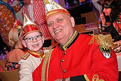 Volksbank 2025--01-23 009  Karnevalssitzung der Volksbank Rhein-Ruhr - Zum 9. Mal stand eine Karnevalssitzung der Volksbank im Terminkalender des Steinhofs in Huckingen. Wir waren dort mit Prinz Holger II. und den großartigen Künstlern des Kölner Karnevals. U.a. waren Martin Schopps, die Räuber, Kasalla,der Sitzungspräsidenten Volker Weininger dabei. : DVPJ, Holger II, Kinderprinz Phil II., Prinzessin, Mia I., Prinzessin Mia I., HDK, Duisburg, Karneval, Helau, Tollität, Event, Session 2024, Session 2025, Hauptausschuss, Gemeinschaft, Hauptausschuss Karneval Duisburg, Duisburg ist echt