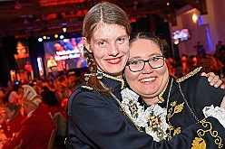 Volksbank 2025--01-23 012  Karnevalssitzung der Volksbank Rhein-Ruhr - Zum 9. Mal stand eine Karnevalssitzung der Volksbank im Terminkalender des Steinhofs in Huckingen. Wir waren dort mit Prinz Holger II. und den großartigen Künstlern des Kölner Karnevals. U.a. waren Martin Schopps, die Räuber, Kasalla,der Sitzungspräsidenten Volker Weininger dabei. : DVPJ, Holger II, Kinderprinz Phil II., Prinzessin, Mia I., Prinzessin Mia I., HDK, Duisburg, Karneval, Helau, Tollität, Event, Session 2024, Session 2025, Hauptausschuss, Gemeinschaft, Hauptausschuss Karneval Duisburg, Duisburg ist echt