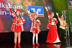 Volksbank 2025--01-23 017  Karnevalssitzung der Volksbank Rhein-Ruhr - Zum 9. Mal stand eine Karnevalssitzung der Volksbank im Terminkalender des Steinhofs in Huckingen. Wir waren dort mit Prinz Holger II. und den großartigen Künstlern des Kölner Karnevals. U.a. waren Martin Schopps, die Räuber, Kasalla,der Sitzungspräsidenten Volker Weininger dabei. : DVPJ, Holger II, Kinderprinz Phil II., Prinzessin, Mia I., Prinzessin Mia I., HDK, Duisburg, Karneval, Helau, Tollität, Event, Session 2024, Session 2025, Hauptausschuss, Gemeinschaft, Hauptausschuss Karneval Duisburg, Duisburg ist echt