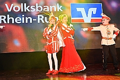 Volksbank 2025--01-23 018  Karnevalssitzung der Volksbank Rhein-Ruhr - Zum 9. Mal stand eine Karnevalssitzung der Volksbank im Terminkalender des Steinhofs in Huckingen. Wir waren dort mit Prinz Holger II. und den großartigen Künstlern des Kölner Karnevals. U.a. waren Martin Schopps, die Räuber, Kasalla,der Sitzungspräsidenten Volker Weininger dabei. : DVPJ, Holger II, Kinderprinz Phil II., Prinzessin, Mia I., Prinzessin Mia I., HDK, Duisburg, Karneval, Helau, Tollität, Event, Session 2024, Session 2025, Hauptausschuss, Gemeinschaft, Hauptausschuss Karneval Duisburg, Duisburg ist echt