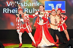 Volksbank 2025--01-23 022  Karnevalssitzung der Volksbank Rhein-Ruhr - Zum 9. Mal stand eine Karnevalssitzung der Volksbank im Terminkalender des Steinhofs in Huckingen. Wir waren dort mit Prinz Holger II. und den großartigen Künstlern des Kölner Karnevals. U.a. waren Martin Schopps, die Räuber, Kasalla,der Sitzungspräsidenten Volker Weininger dabei. : DVPJ, Holger II, Kinderprinz Phil II., Prinzessin, Mia I., Prinzessin Mia I., HDK, Duisburg, Karneval, Helau, Tollität, Event, Session 2024, Session 2025, Hauptausschuss, Gemeinschaft, Hauptausschuss Karneval Duisburg, Duisburg ist echt