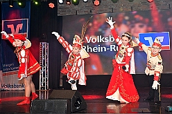 Volksbank 2025--01-23 025  Karnevalssitzung der Volksbank Rhein-Ruhr - Zum 9. Mal stand eine Karnevalssitzung der Volksbank im Terminkalender des Steinhofs in Huckingen. Wir waren dort mit Prinz Holger II. und den großartigen Künstlern des Kölner Karnevals. U.a. waren Martin Schopps, die Räuber, Kasalla,der Sitzungspräsidenten Volker Weininger dabei. : DVPJ, Holger II, Kinderprinz Phil II., Prinzessin, Mia I., Prinzessin Mia I., HDK, Duisburg, Karneval, Helau, Tollität, Event, Session 2024, Session 2025, Hauptausschuss, Gemeinschaft, Hauptausschuss Karneval Duisburg, Duisburg ist echt