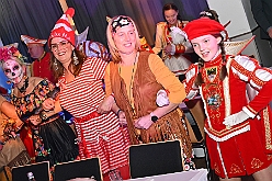 Volksbank 2025--01-23 027  Karnevalssitzung der Volksbank Rhein-Ruhr - Zum 9. Mal stand eine Karnevalssitzung der Volksbank im Terminkalender des Steinhofs in Huckingen. Wir waren dort mit Prinz Holger II. und den großartigen Künstlern des Kölner Karnevals. U.a. waren Martin Schopps, die Räuber, Kasalla,der Sitzungspräsidenten Volker Weininger dabei. : DVPJ, Holger II, Kinderprinz Phil II., Prinzessin, Mia I., Prinzessin Mia I., HDK, Duisburg, Karneval, Helau, Tollität, Event, Session 2024, Session 2025, Hauptausschuss, Gemeinschaft, Hauptausschuss Karneval Duisburg, Duisburg ist echt