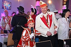 Volksbank 2025--01-23 028  Karnevalssitzung der Volksbank Rhein-Ruhr - Zum 9. Mal stand eine Karnevalssitzung der Volksbank im Terminkalender des Steinhofs in Huckingen. Wir waren dort mit Prinz Holger II. und den großartigen Künstlern des Kölner Karnevals. U.a. waren Martin Schopps, die Räuber, Kasalla,der Sitzungspräsidenten Volker Weininger dabei. : DVPJ, Holger II, Kinderprinz Phil II., Prinzessin, Mia I., Prinzessin Mia I., HDK, Duisburg, Karneval, Helau, Tollität, Event, Session 2024, Session 2025, Hauptausschuss, Gemeinschaft, Hauptausschuss Karneval Duisburg, Duisburg ist echt