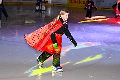 Karneval ONI CE 2025-01-24 04  Karneval ON ICE mit Prinzenwiegen - Das Prinzenwiegen der kleinen wie großen Tollitäten war neu im Programm der dritten Auflage von „Karneval ON ICE“ in der PreZero Rheinlandhalle . Dazu Eislaufen bei karnevalistischem Tönen. Dann wurde  auch noch Eishockey gespielt, Team Karneval gegen Team Rathaus, mit dem Sieg in diesem Jahr für das Team Rathaus. : DVPJ, Prinz, Prinzessin, Pagen, HDK, Duisburg, Karneval, Helau, Tollität, Event, Session 2024, Session 2025, Holger II, Phil II., Mia I., Hauptausschuss, Gemeinschaft, Hauptausschuss Karneval Duisburg, Duisburg ist echt