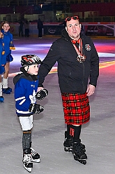 Karneval ONI CE 2025-01-24 06  Karneval ON ICE mit Prinzenwiegen - Das Prinzenwiegen der kleinen wie großen Tollitäten war neu im Programm der dritten Auflage von „Karneval ON ICE“ in der PreZero Rheinlandhalle . Dazu Eislaufen bei karnevalistischem Tönen. Dann wurde  auch noch Eishockey gespielt, Team Karneval gegen Team Rathaus, mit dem Sieg in diesem Jahr für das Team Rathaus. : DVPJ, Prinz, Prinzessin, Pagen, HDK, Duisburg, Karneval, Helau, Tollität, Event, Session 2024, Session 2025, Holger II, Phil II., Mia I., Hauptausschuss, Gemeinschaft, Hauptausschuss Karneval Duisburg, Duisburg ist echt
