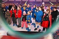 Karneval ONI CE 2025-01-24 32  Karneval ON ICE mit Prinzenwiegen - Das Prinzenwiegen der kleinen wie großen Tollitäten war neu im Programm der dritten Auflage von „Karneval ON ICE“ in der PreZero Rheinlandhalle . Dazu Eislaufen bei karnevalistischem Tönen. Dann wurde  auch noch Eishockey gespielt, Team Karneval gegen Team Rathaus, mit dem Sieg in diesem Jahr für das Team Rathaus. : DVPJ, Prinz, Prinzessin, Pagen, HDK, Duisburg, Karneval, Helau, Tollität, Event, Session 2024, Session 2025, Holger II, Phil II., Mia I., Hauptausschuss, Gemeinschaft, Hauptausschuss Karneval Duisburg, Duisburg ist echt
