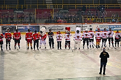 Karneval ONI CE 2025-01-24 54  Karneval ON ICE mit Prinzenwiegen - Das Prinzenwiegen der kleinen wie großen Tollitäten war neu im Programm der dritten Auflage von „Karneval ON ICE“ in der PreZero Rheinlandhalle . Dazu Eislaufen bei karnevalistischem Tönen. Dann wurde  auch noch Eishockey gespielt, Team Karneval gegen Team Rathaus, mit dem Sieg in diesem Jahr für das Team Rathaus. : DVPJ, Prinz, Prinzessin, Pagen, HDK, Duisburg, Karneval, Helau, Tollität, Event, Session 2024, Session 2025, Holger II, Phil II., Mia I., Hauptausschuss, Gemeinschaft, Hauptausschuss Karneval Duisburg, Duisburg ist echt