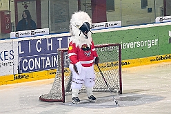 Karneval ONI CE 2025-01-24 57  Karneval ON ICE mit Prinzenwiegen - Das Prinzenwiegen der kleinen wie großen Tollitäten war neu im Programm der dritten Auflage von „Karneval ON ICE“ in der PreZero Rheinlandhalle . Dazu Eislaufen bei karnevalistischem Tönen. Dann wurde  auch noch Eishockey gespielt, Team Karneval gegen Team Rathaus, mit dem Sieg in diesem Jahr für das Team Rathaus. : DVPJ, Prinz, Prinzessin, Pagen, HDK, Duisburg, Karneval, Helau, Tollität, Event, Session 2024, Session 2025, Holger II, Phil II., Mia I., Hauptausschuss, Gemeinschaft, Hauptausschuss Karneval Duisburg, Duisburg ist echt