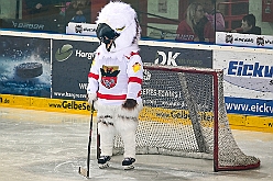 Karneval ONI CE 2025-01-24 58  Karneval ON ICE mit Prinzenwiegen - Das Prinzenwiegen der kleinen wie großen Tollitäten war neu im Programm der dritten Auflage von „Karneval ON ICE“ in der PreZero Rheinlandhalle . Dazu Eislaufen bei karnevalistischem Tönen. Dann wurde  auch noch Eishockey gespielt, Team Karneval gegen Team Rathaus, mit dem Sieg in diesem Jahr für das Team Rathaus. : DVPJ, Prinz, Prinzessin, Pagen, HDK, Duisburg, Karneval, Helau, Tollität, Event, Session 2024, Session 2025, Holger II, Phil II., Mia I., Hauptausschuss, Gemeinschaft, Hauptausschuss Karneval Duisburg, Duisburg ist echt