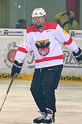 Karneval ONI CE 2025-01-24 63  Karneval ON ICE mit Prinzenwiegen - Das Prinzenwiegen der kleinen wie großen Tollitäten war neu im Programm der dritten Auflage von „Karneval ON ICE“ in der PreZero Rheinlandhalle . Dazu Eislaufen bei karnevalistischem Tönen. Dann wurde  auch noch Eishockey gespielt, Team Karneval gegen Team Rathaus, mit dem Sieg in diesem Jahr für das Team Rathaus. : DVPJ, Prinz, Prinzessin, Pagen, HDK, Duisburg, Karneval, Helau, Tollität, Event, Session 2024, Session 2025, Holger II, Phil II., Mia I., Hauptausschuss, Gemeinschaft, Hauptausschuss Karneval Duisburg, Duisburg ist echt