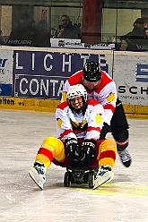 Karneval ONI CE 2025-01-24 66  Karneval ON ICE mit Prinzenwiegen - Das Prinzenwiegen der kleinen wie großen Tollitäten war neu im Programm der dritten Auflage von „Karneval ON ICE“ in der PreZero Rheinlandhalle . Dazu Eislaufen bei karnevalistischem Tönen. Dann wurde  auch noch Eishockey gespielt, Team Karneval gegen Team Rathaus, mit dem Sieg in diesem Jahr für das Team Rathaus. : DVPJ, Prinz, Prinzessin, Pagen, HDK, Duisburg, Karneval, Helau, Tollität, Event, Session 2024, Session 2025, Holger II, Phil II., Mia I., Hauptausschuss, Gemeinschaft, Hauptausschuss Karneval Duisburg, Duisburg ist echt