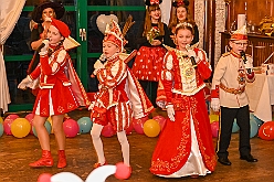 02 Kinderkarn RW HamMarx 2025-01-25 03  Unser erster Tour-Tag - Unser Tourtag beginnt schon am Freitagabend bei der Gemeinschaftssitzung von der Eherngarde und dem Löschzug Stadtmitte in der „Alten Feuerwache“. Weite geht es dann am frühen Abend Bein Kinderkarneval von Rot-Weiß Hamborn-Marxloh. Von dort fahren wir auf die andere Rheinseite zum III. Kostümball der 1. KG Baerl. Der letzte Auftritt ist dann auf der Prunksitzung der KG Sonniger Süden in der Falkstraße. : DVPJ, Holger II, Kinderprinz Phil II., Prinzessin, Mia I., Prinzessin Mia I., HDK, Duisburg, Karneval, Helau, Tollität, Event, Session 2024, Session 2025, Hauptausschuss, Gemeinschaft, Hauptausschuss Karneval Duisburg, Duisburg ist echt