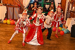 02 Kinderkarn RW HamMarx 2025-01-25 10  Unser erster Tour-Tag - Unser Tourtag beginnt schon am Freitagabend bei der Gemeinschaftssitzung von der Eherngarde und dem Löschzug Stadtmitte in der „Alten Feuerwache“. Weite geht es dann am frühen Abend Bein Kinderkarneval von Rot-Weiß Hamborn-Marxloh. Von dort fahren wir auf die andere Rheinseite zum III. Kostümball der 1. KG Baerl. Der letzte Auftritt ist dann auf der Prunksitzung der KG Sonniger Süden in der Falkstraße. : DVPJ, Holger II, Kinderprinz Phil II., Prinzessin, Mia I., Prinzessin Mia I., HDK, Duisburg, Karneval, Helau, Tollität, Event, Session 2024, Session 2025, Hauptausschuss, Gemeinschaft, Hauptausschuss Karneval Duisburg, Duisburg ist echt