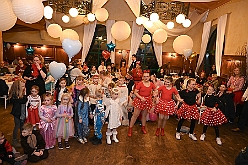 02 Kinderkarn RW HamMarx 2025-01-25 17  Unser erster Tour-Tag - Unser Tourtag beginnt schon am Freitagabend bei der Gemeinschaftssitzung von der Eherngarde und dem Löschzug Stadtmitte in der „Alten Feuerwache“. Weite geht es dann am frühen Abend Bein Kinderkarneval von Rot-Weiß Hamborn-Marxloh. Von dort fahren wir auf die andere Rheinseite zum III. Kostümball der 1. KG Baerl. Der letzte Auftritt ist dann auf der Prunksitzung der KG Sonniger Süden in der Falkstraße. : DVPJ, Holger II, Kinderprinz Phil II., Prinzessin, Mia I., Prinzessin Mia I., HDK, Duisburg, Karneval, Helau, Tollität, Event, Session 2024, Session 2025, Hauptausschuss, Gemeinschaft, Hauptausschuss Karneval Duisburg, Duisburg ist echt