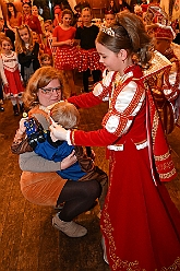 02 Kinderkarn RW HamMarx 2025-01-25 19  Unser erster Tour-Tag - Unser Tourtag beginnt schon am Freitagabend bei der Gemeinschaftssitzung von der Eherngarde und dem Löschzug Stadtmitte in der „Alten Feuerwache“. Weite geht es dann am frühen Abend Bein Kinderkarneval von Rot-Weiß Hamborn-Marxloh. Von dort fahren wir auf die andere Rheinseite zum III. Kostümball der 1. KG Baerl. Der letzte Auftritt ist dann auf der Prunksitzung der KG Sonniger Süden in der Falkstraße. : DVPJ, Holger II, Kinderprinz Phil II., Prinzessin, Mia I., Prinzessin Mia I., HDK, Duisburg, Karneval, Helau, Tollität, Event, Session 2024, Session 2025, Hauptausschuss, Gemeinschaft, Hauptausschuss Karneval Duisburg, Duisburg ist echt
