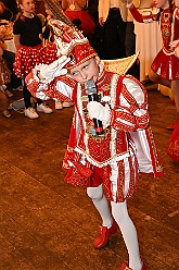 02 Kinderkarn RW HamMarx 2025-01-25 20  Unser erster Tour-Tag - Unser Tourtag beginnt schon am Freitagabend bei der Gemeinschaftssitzung von der Eherngarde und dem Löschzug Stadtmitte in der „Alten Feuerwache“. Weite geht es dann am frühen Abend Bein Kinderkarneval von Rot-Weiß Hamborn-Marxloh. Von dort fahren wir auf die andere Rheinseite zum III. Kostümball der 1. KG Baerl. Der letzte Auftritt ist dann auf der Prunksitzung der KG Sonniger Süden in der Falkstraße. : DVPJ, Holger II, Kinderprinz Phil II., Prinzessin, Mia I., Prinzessin Mia I., HDK, Duisburg, Karneval, Helau, Tollität, Event, Session 2024, Session 2025, Hauptausschuss, Gemeinschaft, Hauptausschuss Karneval Duisburg, Duisburg ist echt