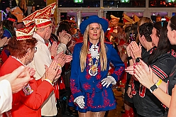 04 Prunks SonnSued 2025-01-25 07  Unser erster Tour-Tag - Unser Tourtag beginnt schon am Freitagabend bei der Gemeinschaftssitzung von der Eherngarde und dem Löschzug Stadtmitte in der „Alten Feuerwache“. Weite geht es dann am frühen Abend Bein Kinderkarneval von Rot-Weiß Hamborn-Marxloh. Von dort fahren wir auf die andere Rheinseite zum III. Kostümball der 1. KG Baerl. Der letzte Auftritt ist dann auf der Prunksitzung der KG Sonniger Süden in der Falkstraße. : DVPJ, Holger II, Kinderprinz Phil II., Prinzessin, Mia I., Prinzessin Mia I., HDK, Duisburg, Karneval, Helau, Tollität, Event, Session 2024, Session 2025, Hauptausschuss, Gemeinschaft, Hauptausschuss Karneval Duisburg, Duisburg ist echt