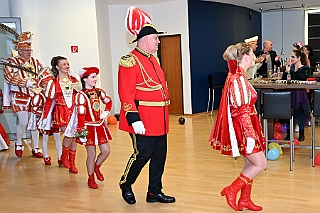 DuisburgKontor 2025-01-29 02  Duisburg ist echt, Karneval - Die Kinderprinzencrew und Stadtprinz Holger II. waren zur Stippvisite ins CityPalais gekommen, besuch des Duisburg Kontor. Der jecke Adelsbesuch wurde herzlich empfangen und Geschäftsführer Uwe Kluge begrüßte den hohen närrischen Nachwuchs in der VIP Lounge. : DVPJ, Holger II, Kinderprinz Phil II., Prinzessin, Mia I., Prinzessin Mia I., HDK, Duisburg, Karneval, Helau, Tollität, Event, Session 2024, Session 2025, Hauptausschuss, Gemeinschaft, Hauptausschuss Karneval Duisburg, Duisburg ist echt