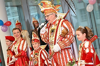 DuisburgKontor 2025-01-29 04  Duisburg ist echt, Karneval - Die Kinderprinzencrew und Stadtprinz Holger II. waren zur Stippvisite ins CityPalais gekommen, besuch des Duisburg Kontor. Der jecke Adelsbesuch wurde herzlich empfangen und Geschäftsführer Uwe Kluge begrüßte den hohen närrischen Nachwuchs in der VIP Lounge. : DVPJ, Holger II, Kinderprinz Phil II., Prinzessin, Mia I., Prinzessin Mia I., HDK, Duisburg, Karneval, Helau, Tollität, Event, Session 2024, Session 2025, Hauptausschuss, Gemeinschaft, Hauptausschuss Karneval Duisburg, Duisburg ist echt