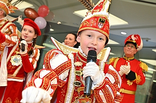 DuisburgKontor 2025-01-29 07  Duisburg ist echt, Karneval - Die Kinderprinzencrew und Stadtprinz Holger II. waren zur Stippvisite ins CityPalais gekommen, besuch des Duisburg Kontor. Der jecke Adelsbesuch wurde herzlich empfangen und Geschäftsführer Uwe Kluge begrüßte den hohen närrischen Nachwuchs in der VIP Lounge. : DVPJ, Holger II, Kinderprinz Phil II., Prinzessin, Mia I., Prinzessin Mia I., HDK, Duisburg, Karneval, Helau, Tollität, Event, Session 2024, Session 2025, Hauptausschuss, Gemeinschaft, Hauptausschuss Karneval Duisburg, Duisburg ist echt