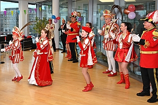 DuisburgKontor 2025-01-29 10  Duisburg ist echt, Karneval - Die Kinderprinzencrew und Stadtprinz Holger II. waren zur Stippvisite ins CityPalais gekommen, besuch des Duisburg Kontor. Der jecke Adelsbesuch wurde herzlich empfangen und Geschäftsführer Uwe Kluge begrüßte den hohen närrischen Nachwuchs in der VIP Lounge. : DVPJ, Holger II, Kinderprinz Phil II., Prinzessin, Mia I., Prinzessin Mia I., HDK, Duisburg, Karneval, Helau, Tollität, Event, Session 2024, Session 2025, Hauptausschuss, Gemeinschaft, Hauptausschuss Karneval Duisburg, Duisburg ist echt