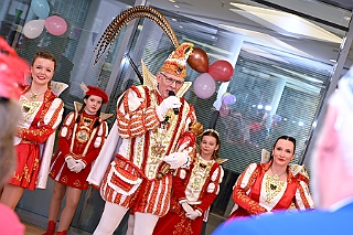 DuisburgKontor 2025-01-29 13  Duisburg ist echt, Karneval - Die Kinderprinzencrew und Stadtprinz Holger II. waren zur Stippvisite ins CityPalais gekommen, besuch des Duisburg Kontor. Der jecke Adelsbesuch wurde herzlich empfangen und Geschäftsführer Uwe Kluge begrüßte den hohen närrischen Nachwuchs in der VIP Lounge. : DVPJ, Holger II, Kinderprinz Phil II., Prinzessin, Mia I., Prinzessin Mia I., HDK, Duisburg, Karneval, Helau, Tollität, Event, Session 2024, Session 2025, Hauptausschuss, Gemeinschaft, Hauptausschuss Karneval Duisburg, Duisburg ist echt