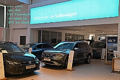 01 VW Tiemeyer 2025--01-31 01  Freitag, 31. Januar - Als Erstes besuchen wir das Volkswagen Zentrum Duisburg der Tiemeyer Gruppe. Dies macht nicht nur NRW mobil, sondern auch die Duisburger Prinezencrews. Abends dann zum Jubiläumsempfang der Marxloher-Jecken, Glückwunsch zu 55 Jahre. : DVPJ, Holger II, Kinderprinz Phil II., Prinzessin, Mia I., Prinzessin Mia I., HDK, Duisburg, Karneval, Helau, Tollität, Event, Session 2024, Session 2025, Hauptausschuss, Gemeinschaft, Hauptausschuss Karneval Duisburg, Duisburg ist echt