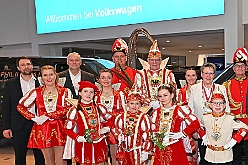 01 VW Tiemeyer 2025--01-31 04  Freitag, 31. Januar - Als Erstes besuchen wir das Volkswagen Zentrum Duisburg der Tiemeyer Gruppe. Dies macht nicht nur NRW mobil, sondern auch die Duisburger Prinezencrews. Abends dann zum Jubiläumsempfang der Marxloher-Jecken, Glückwunsch zu 55 Jahre. : DVPJ, Holger II, Kinderprinz Phil II., Prinzessin, Mia I., Prinzessin Mia I., HDK, Duisburg, Karneval, Helau, Tollität, Event, Session 2024, Session 2025, Hauptausschuss, Gemeinschaft, Hauptausschuss Karneval Duisburg, Duisburg ist echt